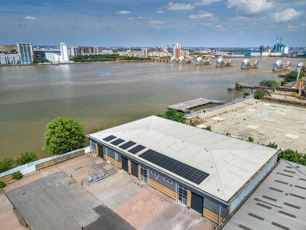 UNIT C ANCHORAGE POINT CHARLTON LONDON SE7_004.jpg