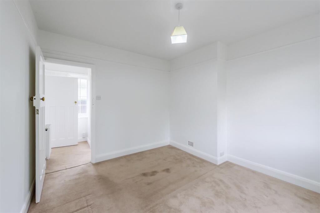 Apartment in Guildford - View 5