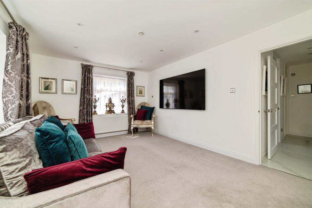 Apartment in Stevenage - View 5