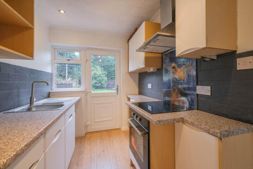 Lydgate Drive, New Mill photo 3