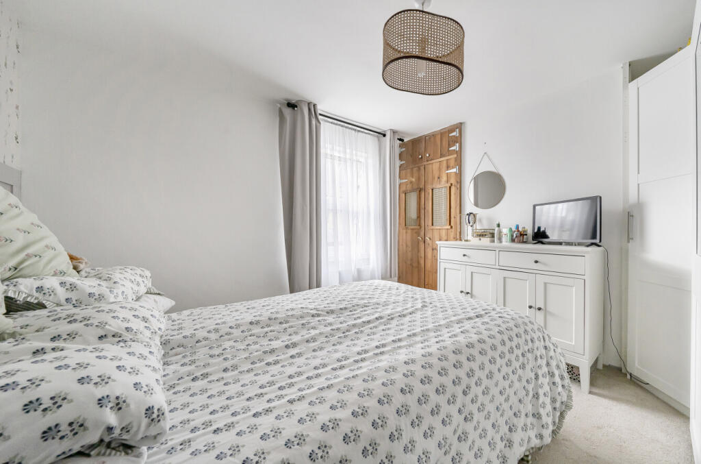 House in Slough - View 4