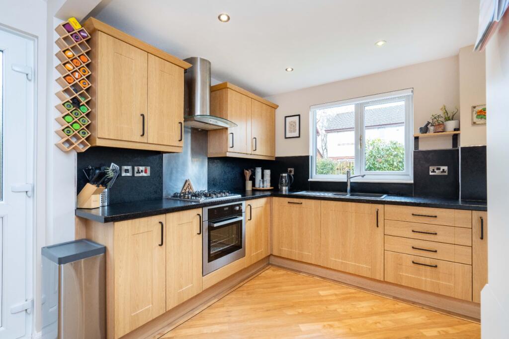 House in Livingston, Howden - More