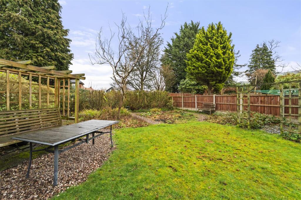 Selsey Avenue, Sale photo 3