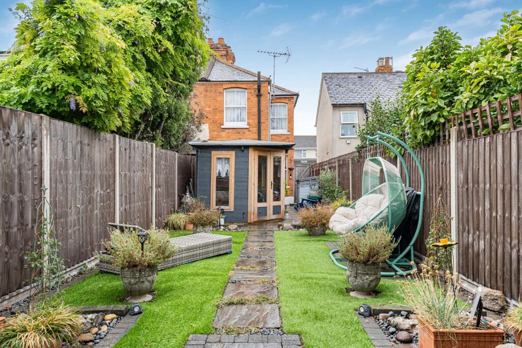 House in Runnymede, Addlestone - View 5
