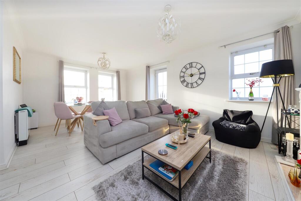 Pembroke Road, Ruislip – pohled 2