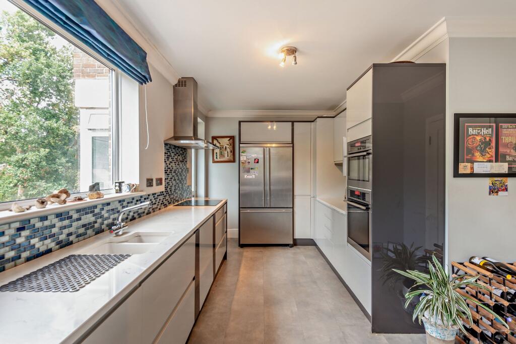Apartment in Slough, Sunninghill and Ascot - View 3