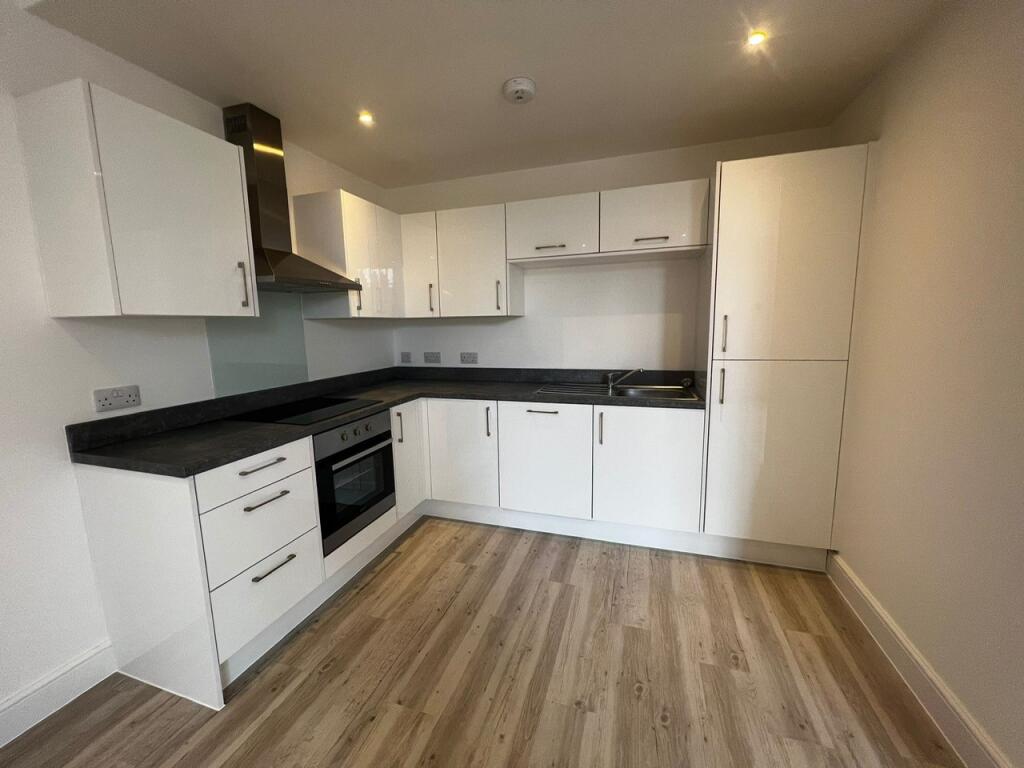 Main image of property: Lowgate, HULL