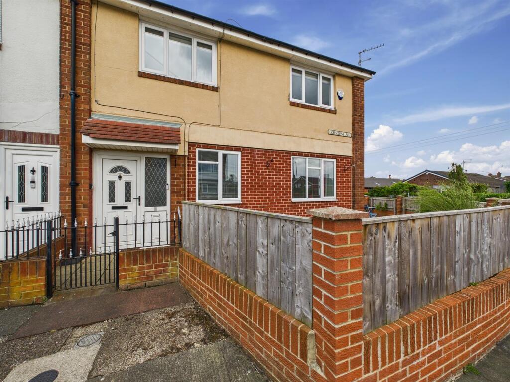 2-bed flat on Gorsedene Avenue, Whitley Bay, £179,950