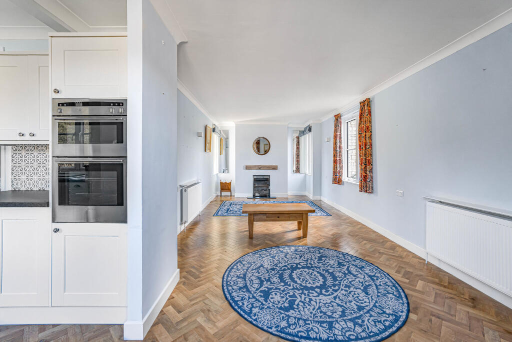 Apartment in Cirencester, Bowling Green - View 2