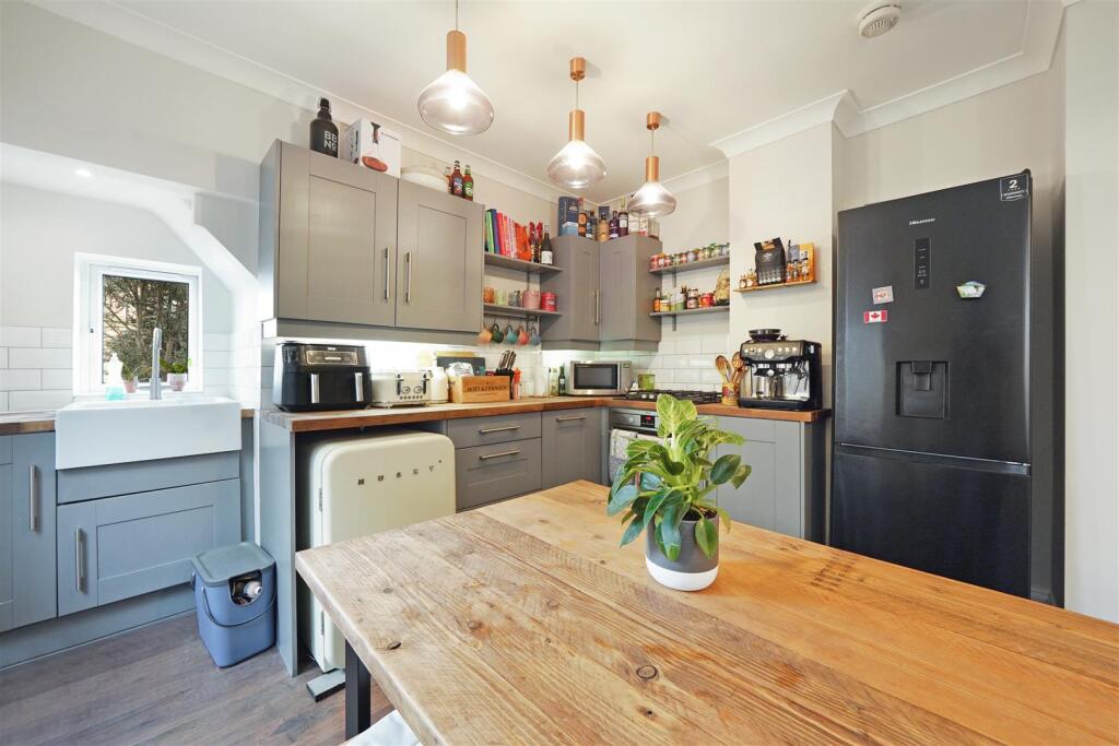 Apartment in London - More
