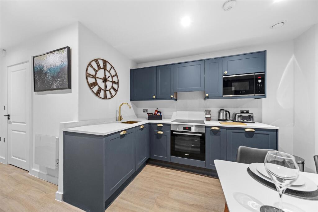 Apartment in Leeds - View 3