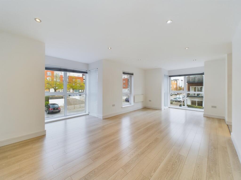 Apartment in Reading - View 5