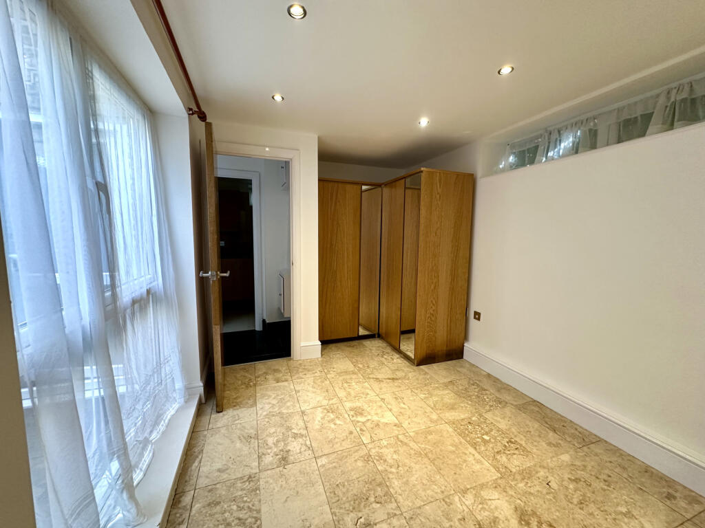 Main image of property: Lower Ground 1 Bed Flat, Olive Grove, N15