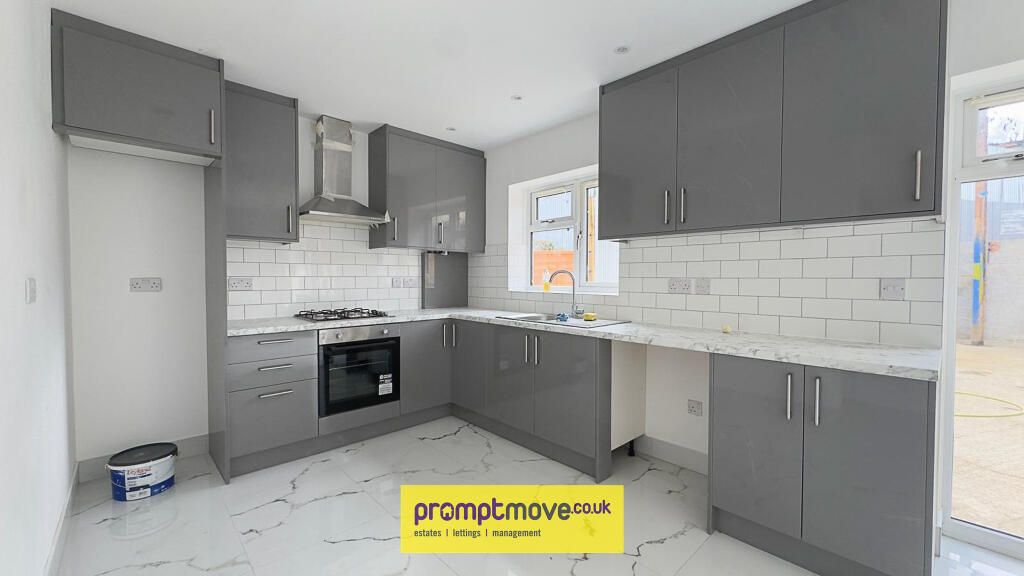 House in Luton - View 4