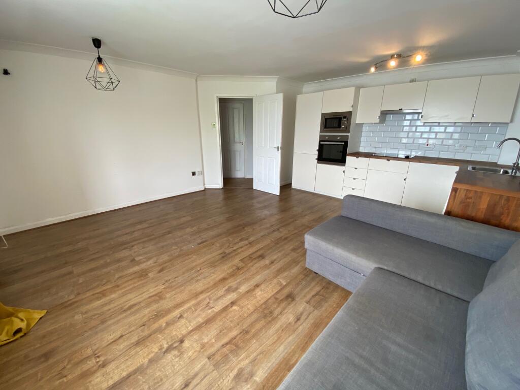 Apartment in Cardiff, Grangetown - More