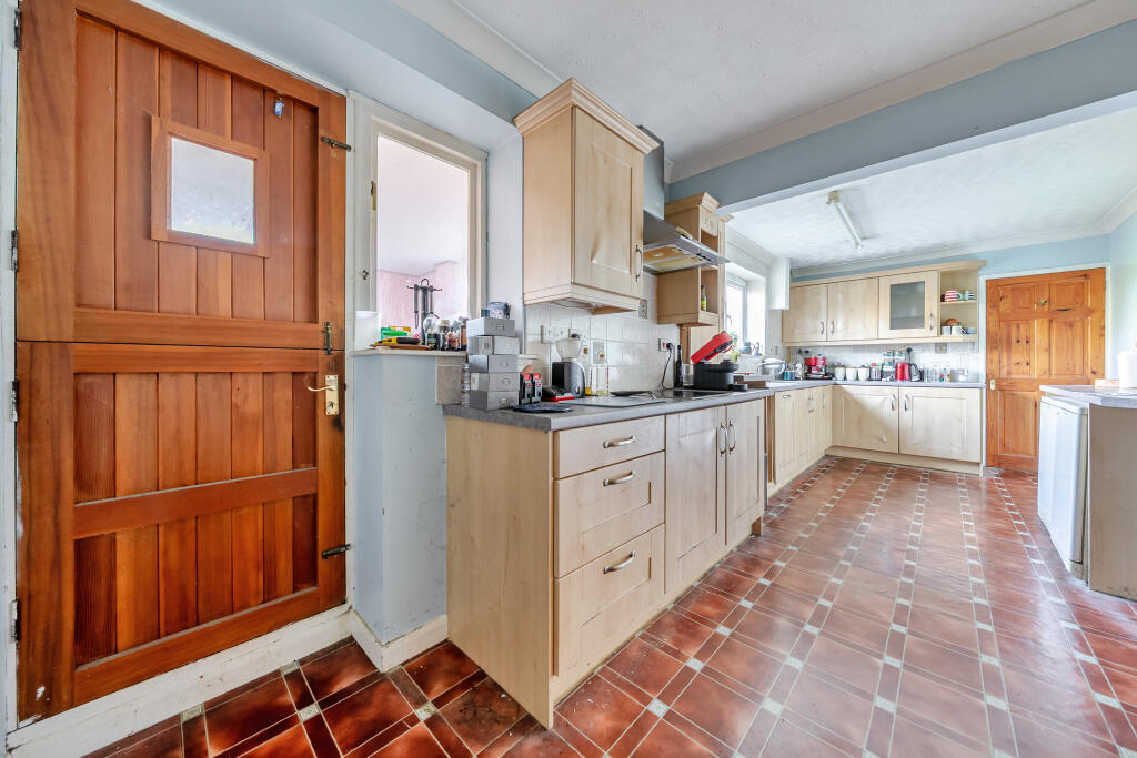 Parkstone Road, Ropley, SO24 photo 4