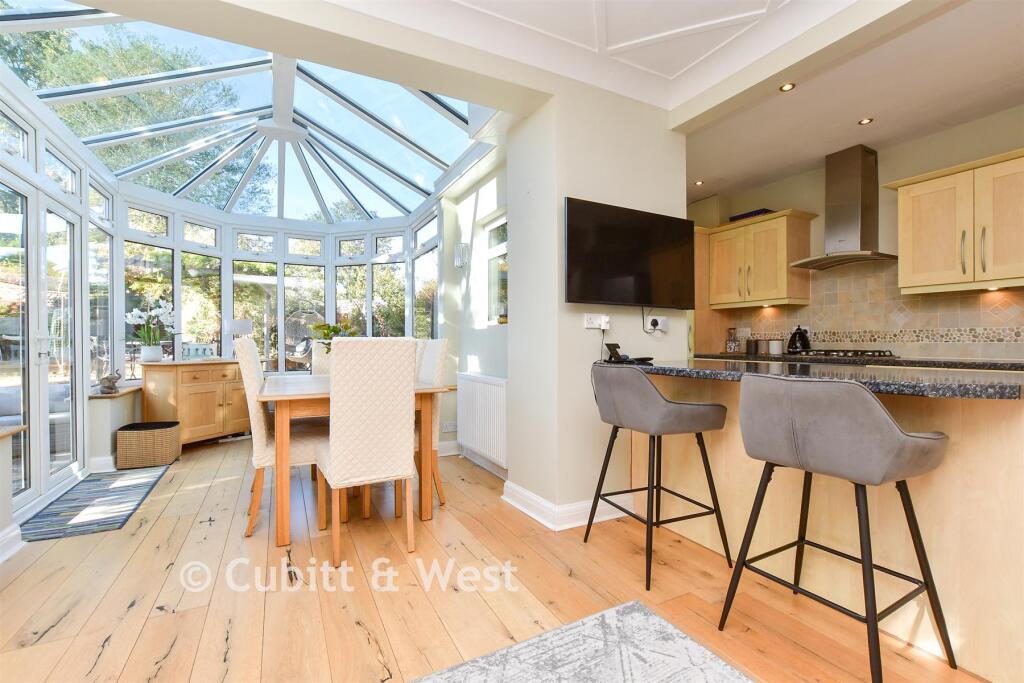House in Sutton - View 4