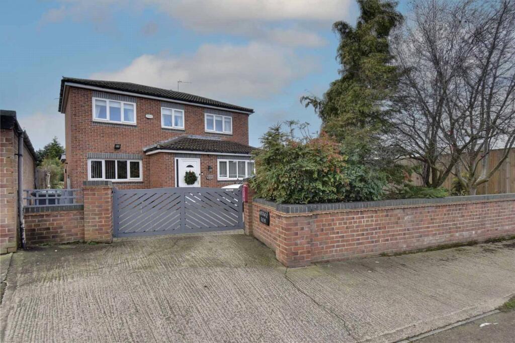 4-bed detached on Swain Court, Northallerton, North Yorkshire, DL6, £375,000