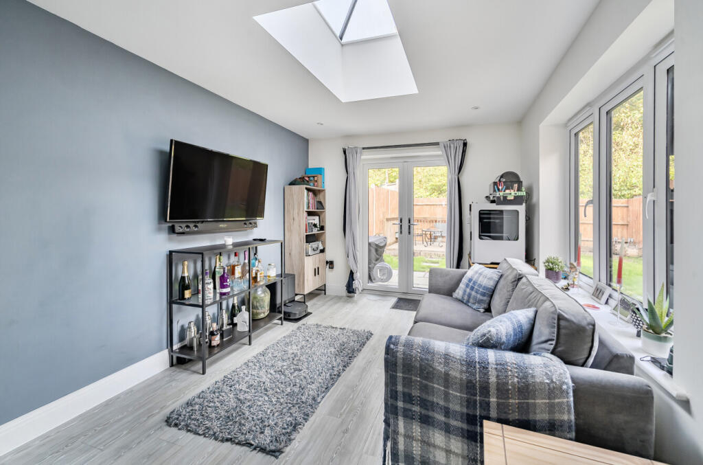 Hurley Drive, Bracknell, Berkshire - More