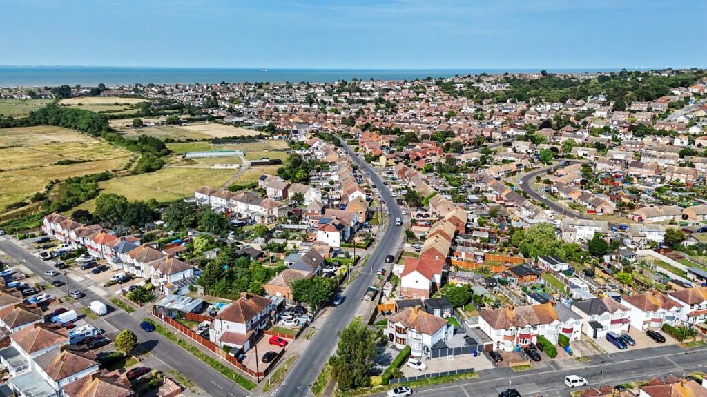 Noreen Avenue, Minster on Sea, Sheerness, Kent, ME12 2EH photo 2