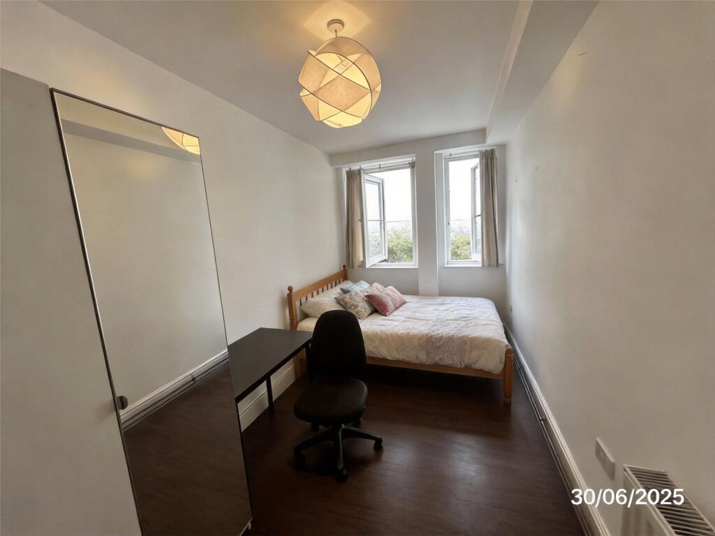 Main image of property: Triangle South FFF, Clifton, Bristol, BS8