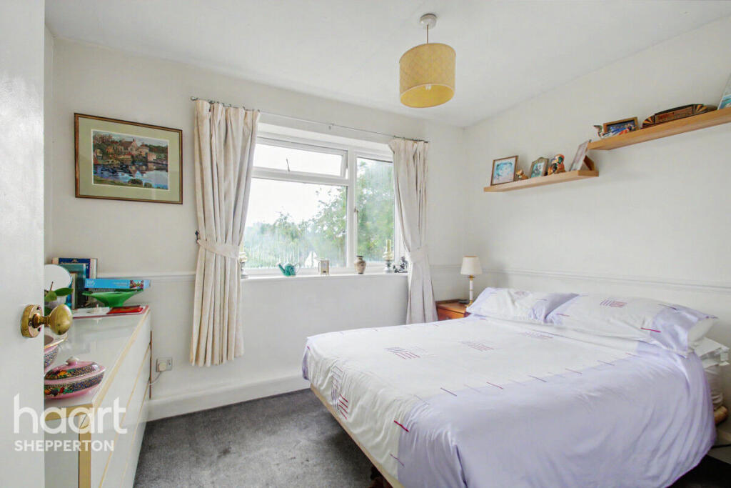 2-bed flat on Charlton Road, SHEPPERTON, £220,000