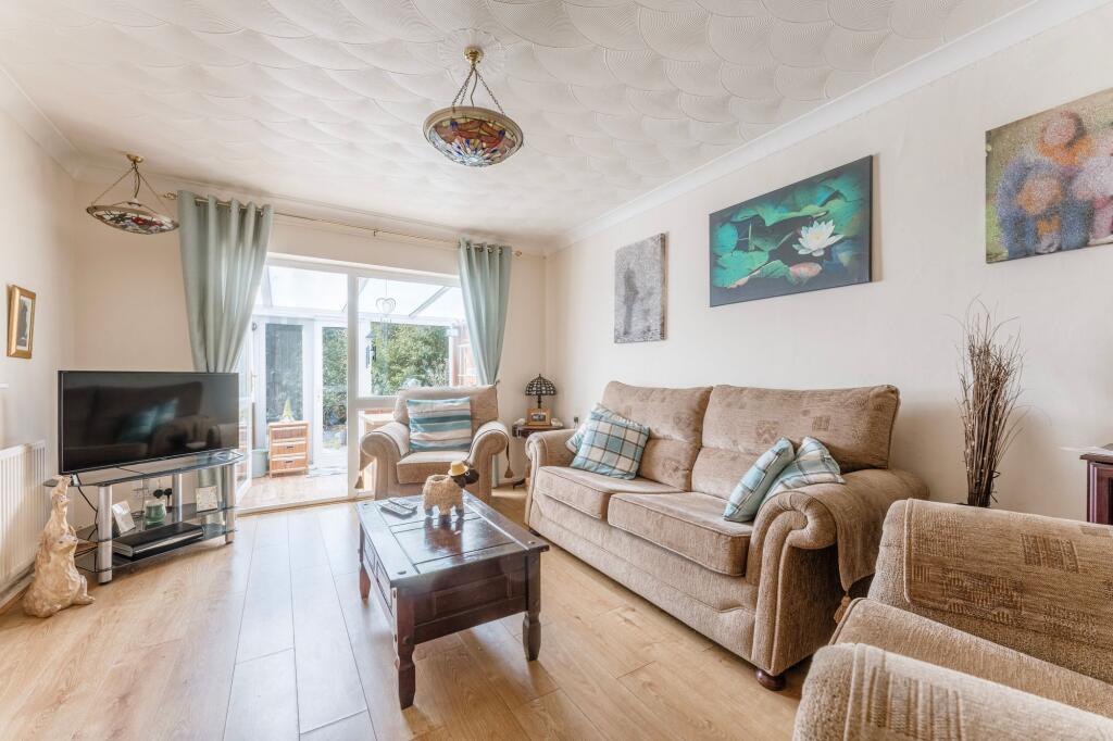 Manor Park Road, Corton photo 3