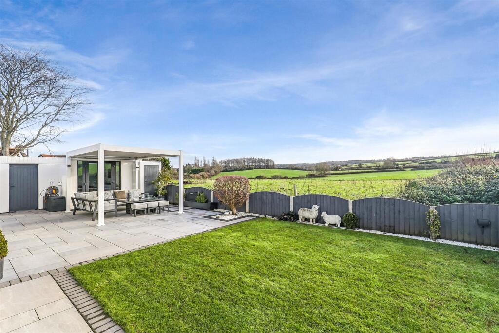 3-bed detached on Stunning detached (2,000 sq ft) high spec bungalow in an idyllic rural setting with stunning open views, £850,000