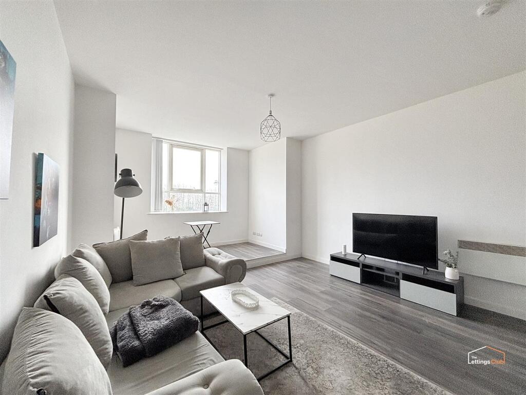 Apartment in Bradford, Heaton Royds, Chellow Heights - View 2