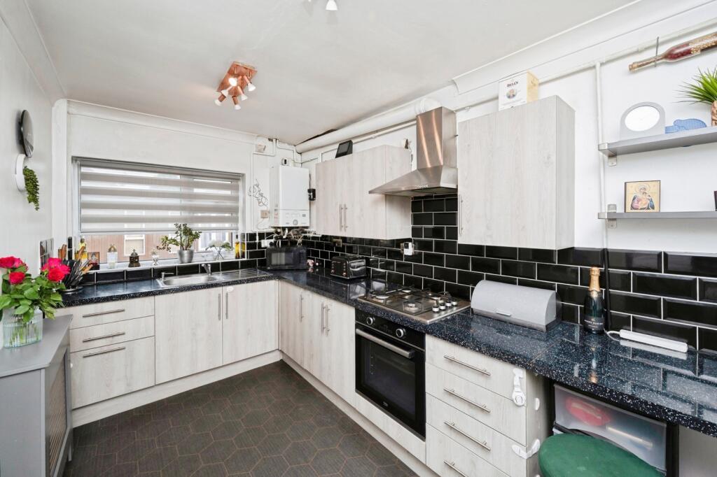 House in Nottingham, Broxtowe - More