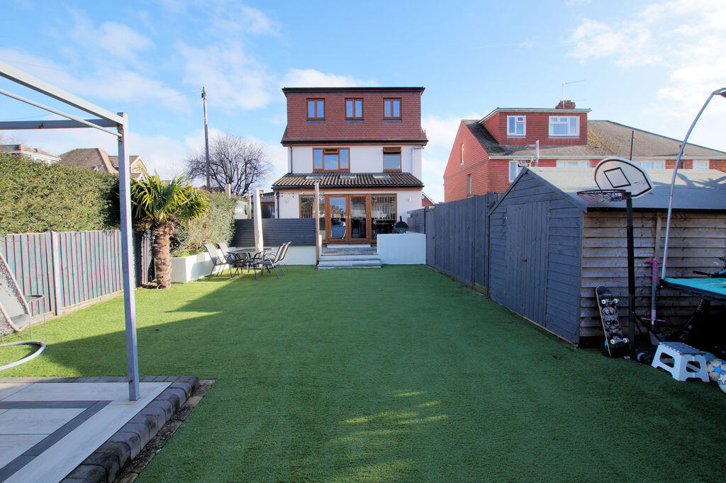 Masefield Avenue, Portchester Borders photo 4