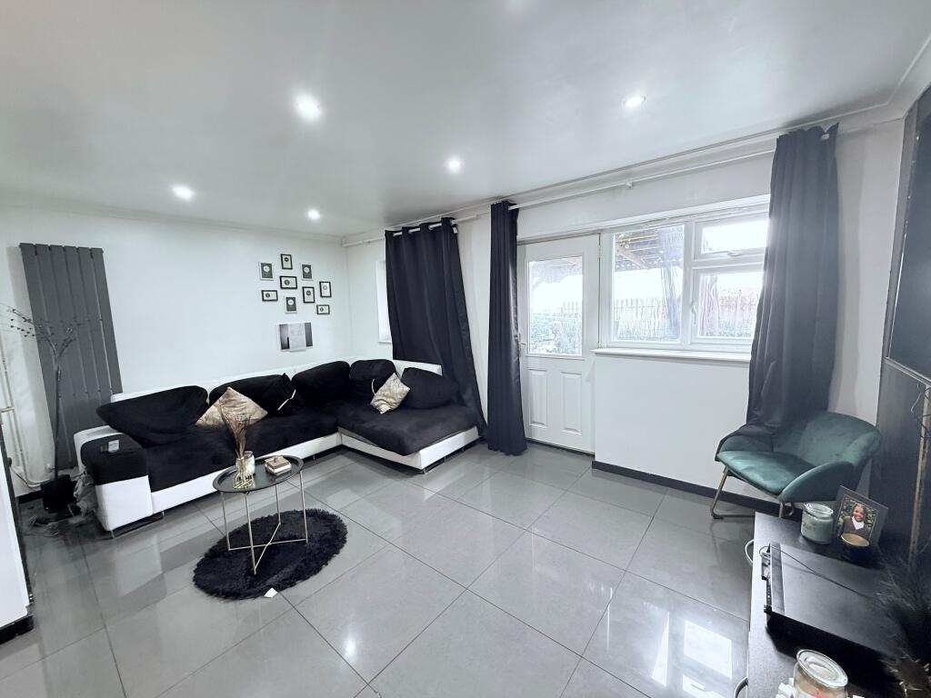 Main image of property: Silbury Close, Nottingham, NG11 9GE