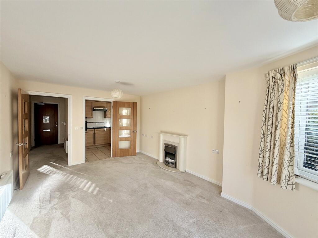 Avenue Road, Lymington, Hampshire, SO41 photo 4