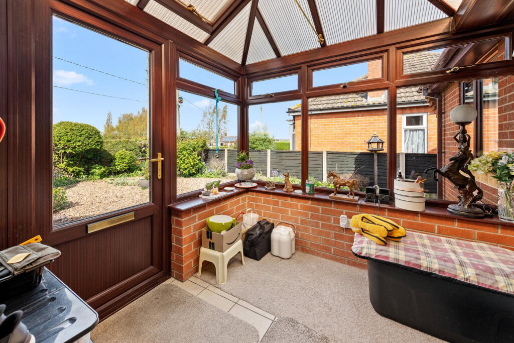House in South Kesteven, Barkston - More