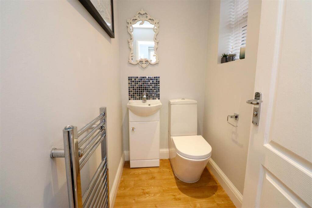 Hunnels Close, Church Crookham, Fleet - View 4