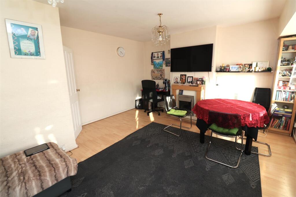 Apartment in London, London Borough of Brent - More