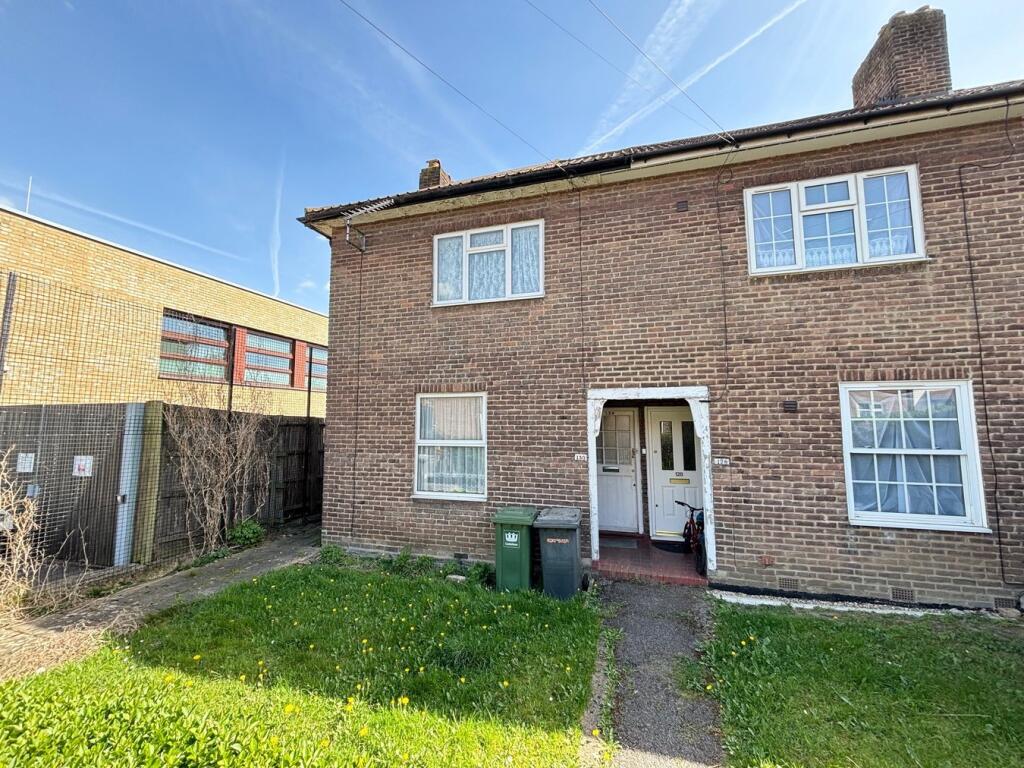 2-bed terraced on Roundtable Road, Bromley, BR1, £350,000