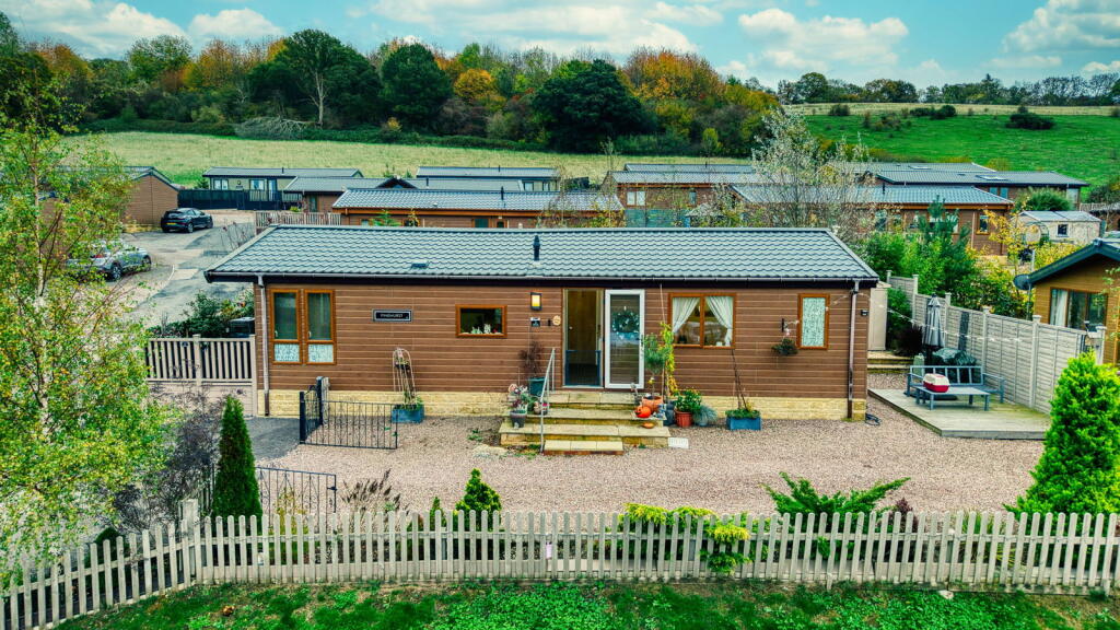 2-bed caravan on swallow lakes, Little London, Longhope, Gloucestershire, GL17 0PH, £140,000