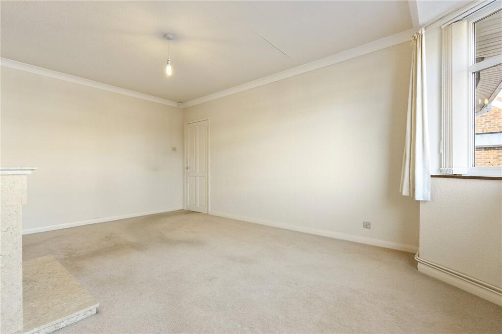 House in Grimsby, New Waltham - View 4