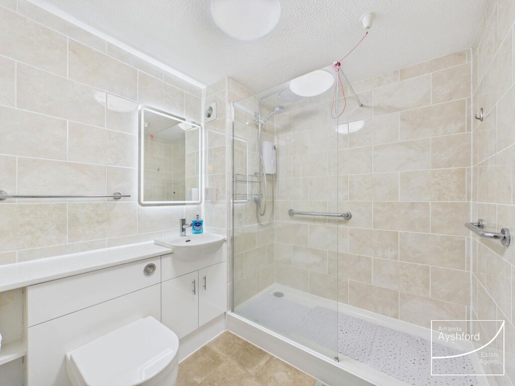 Apartment in Torquay, Torbay - View 5