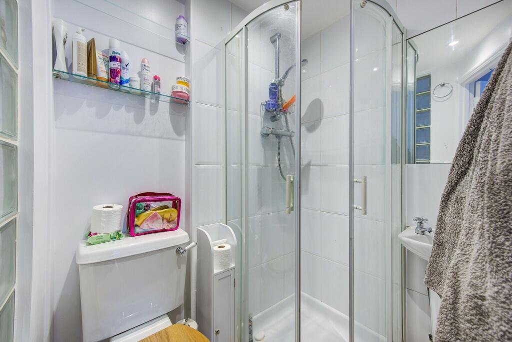 2 bedroom maisonette for rent