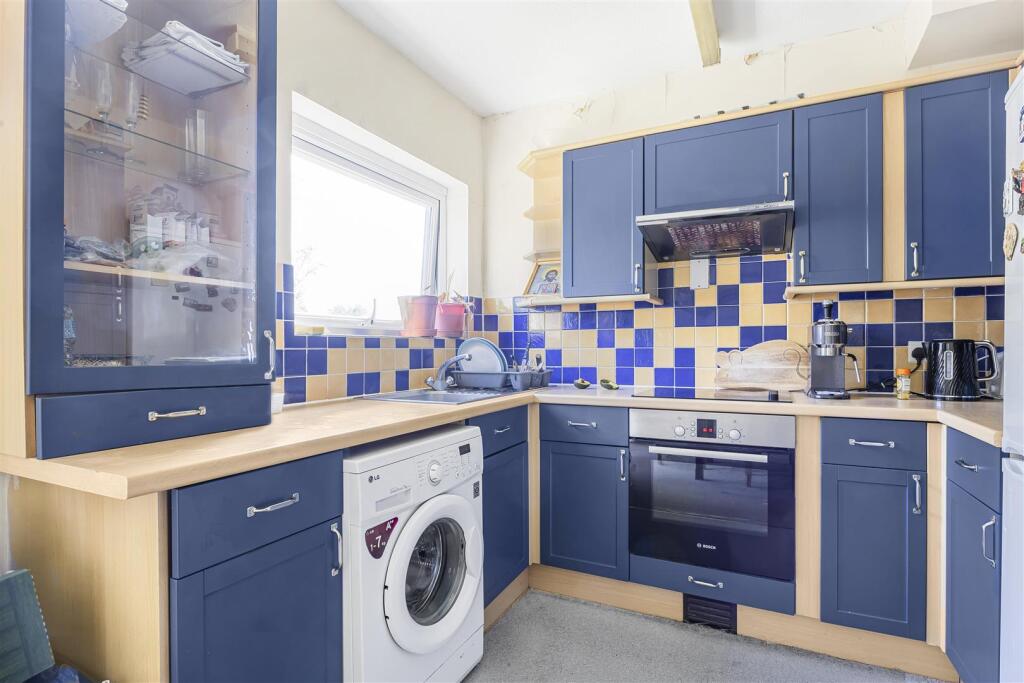 Apartment in Reading - View 4
