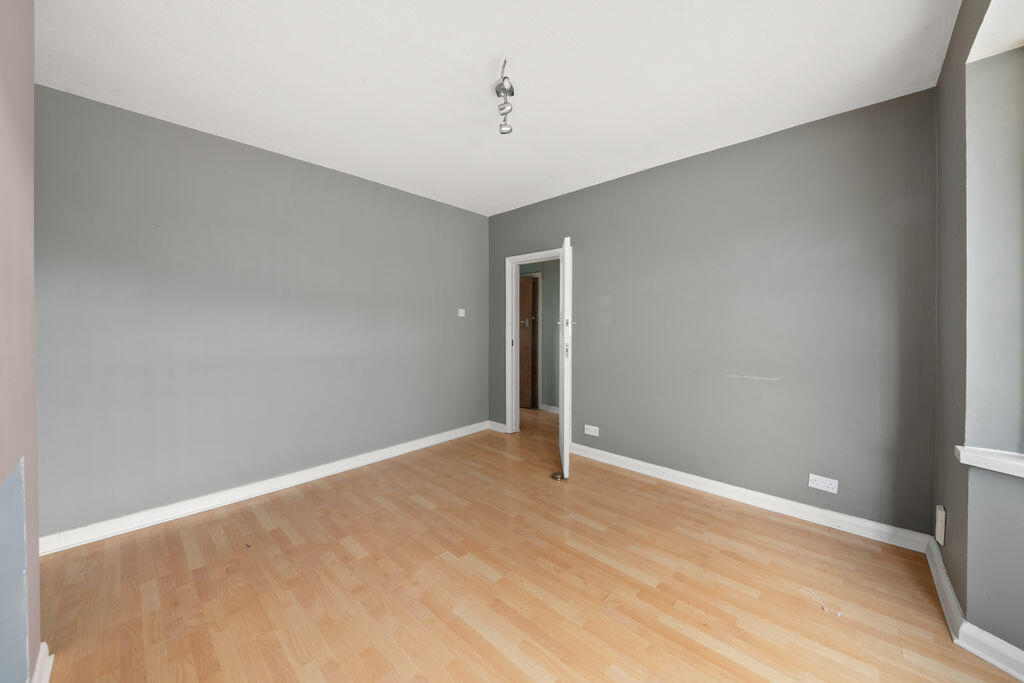 Apartment in Southall - More