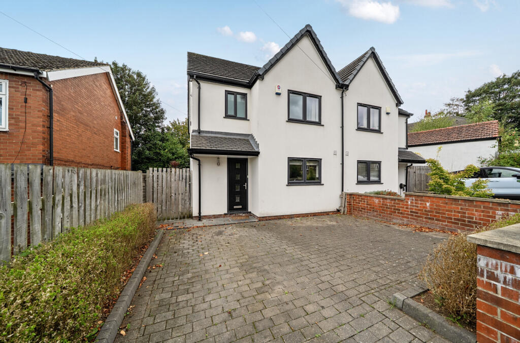 House in Leeds, Harehills Corner, Gledhow - View 5