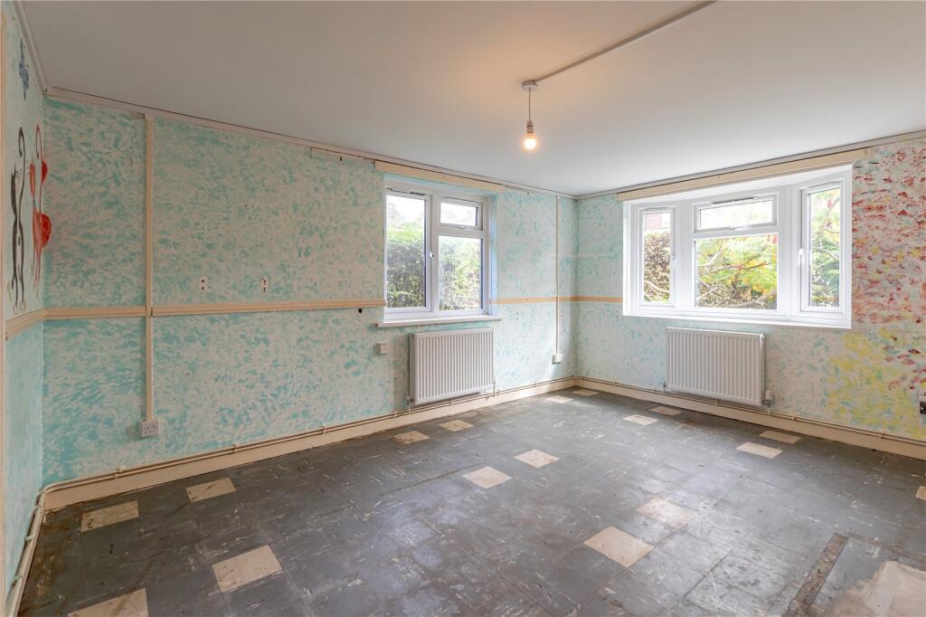 Apartment in Swindon - More