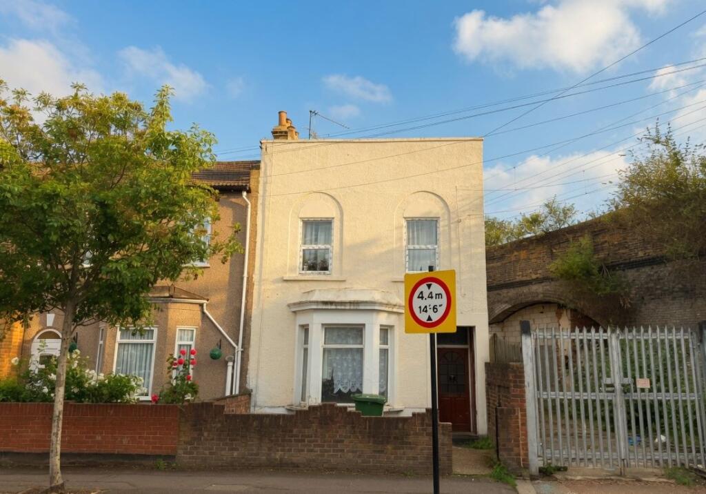 Main image of property: Ground Floor Flat, 28 Bignold Road, Forest Gate, London, E7 0EX