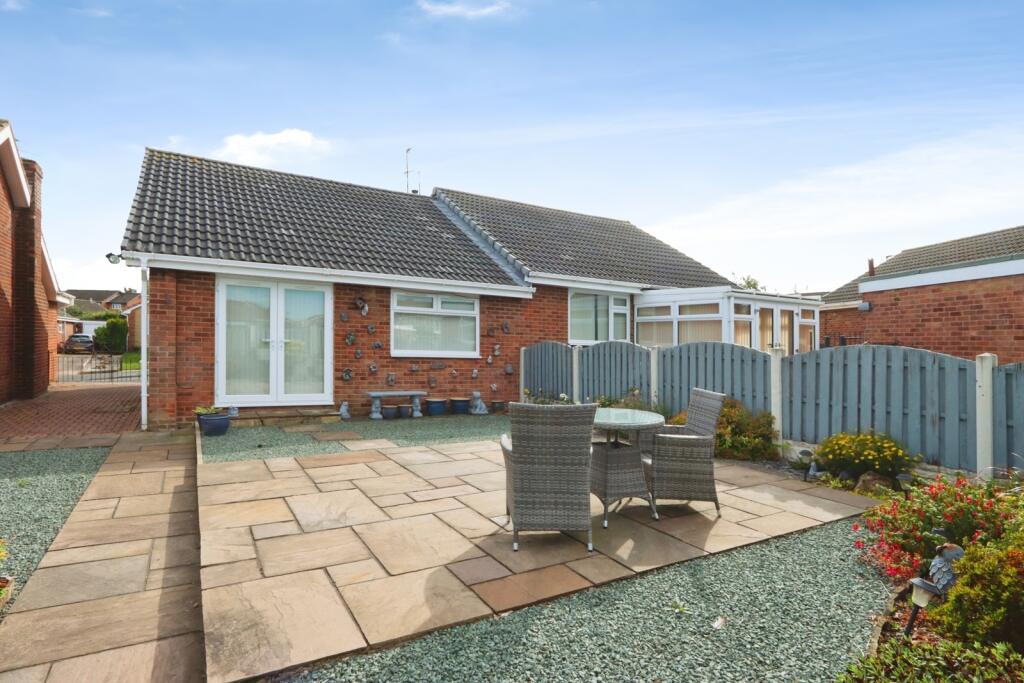 House in Sheffield, Waterthorpe - More