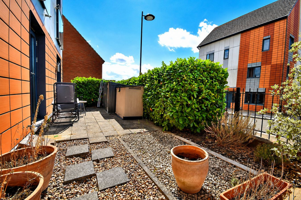 Apartment in Upton, Marina Park - View 4