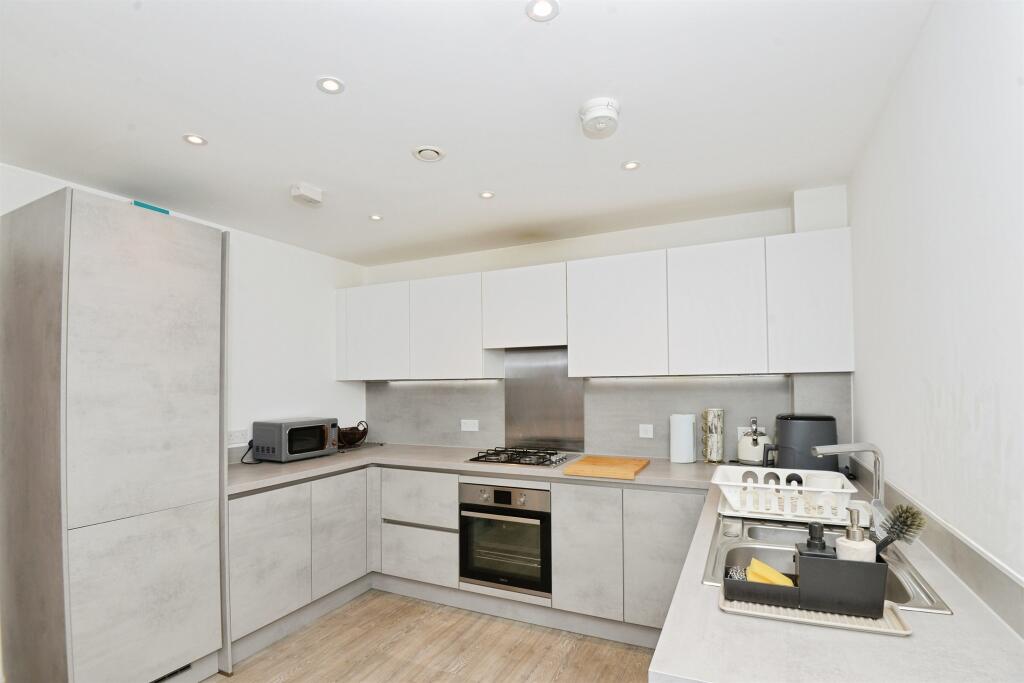 Apartment in Hemel Hempstead - View 4