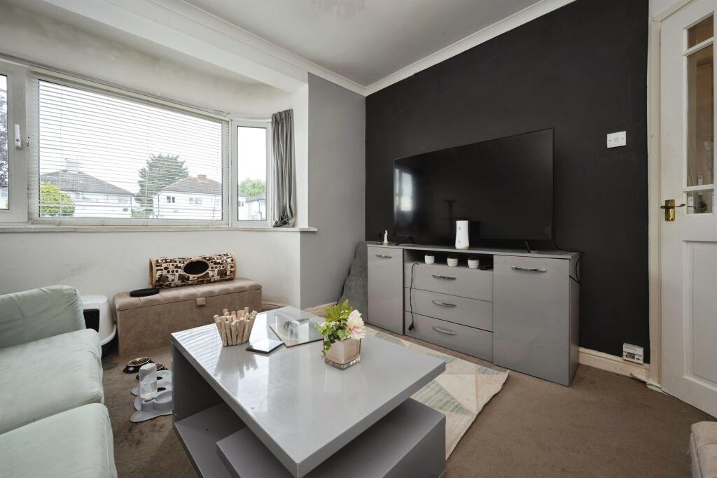 House in Aylesbury, Quarrendon - More